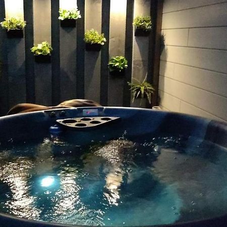 Maas Chalet Aldeneik Маасейк Екстериор снимка